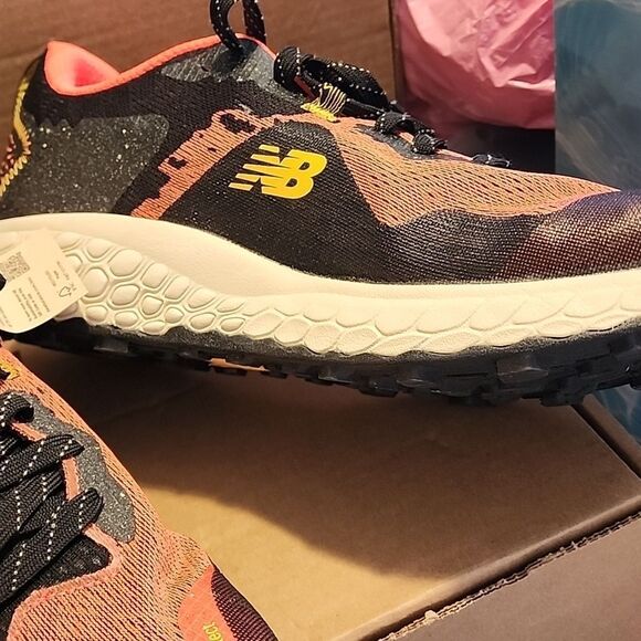 New Balance Fresh Foam X Hierro v7 Electronic Red and Black Sneakers size 11.5 2 - Picture 6 of 7